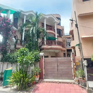 N Agra Alloggio in famiglia